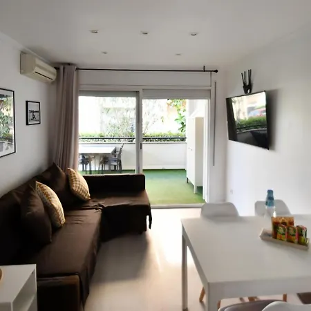 Apartamento 2 Habitaciones Y Magnifica Terraza Castelldefels Exterior photo