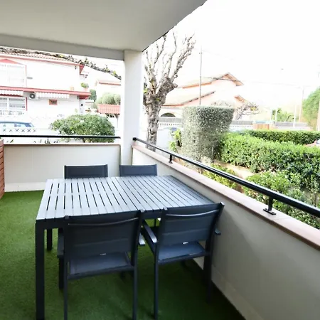 Apartamento 2 Habitaciones Y Magnifica Terraza Castelldefels Exterior photo